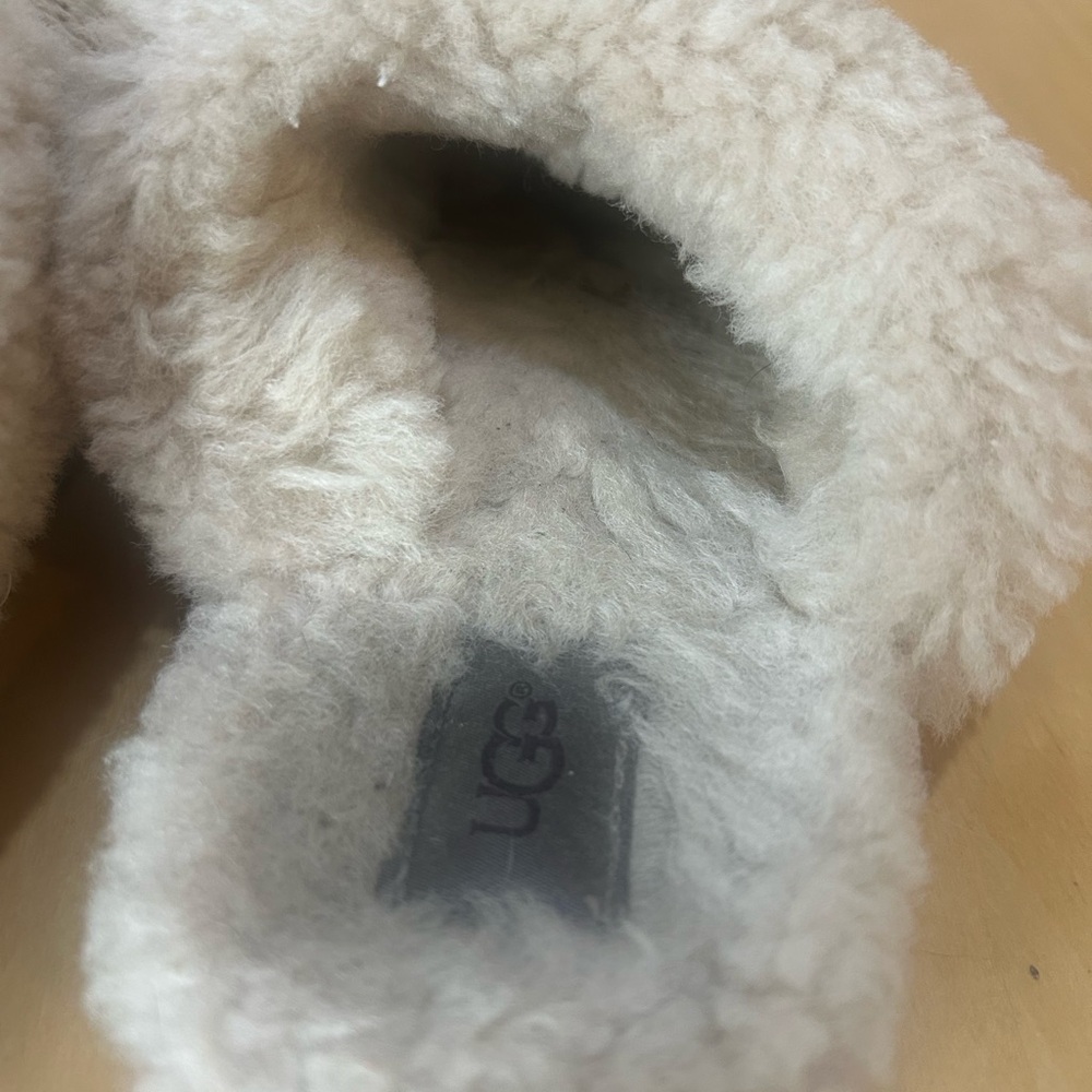 UGG Cream Cozy Knit Slippers Sz 8 - Picture 6 of 6